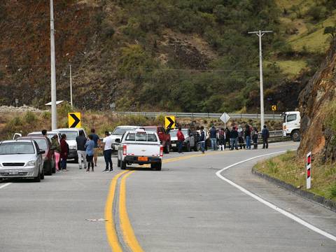 Un muerto durante protestas en el cierre de la vía Cuenca - Molleturo