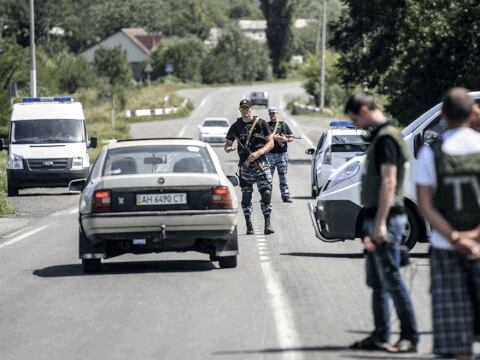Ejército de Ucrania entra a ciudades cercanas al lugar donde cayó avión malasio