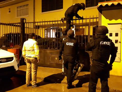 13 detenidos en operativos policiales contra banda de robo a domicilios en Azuay