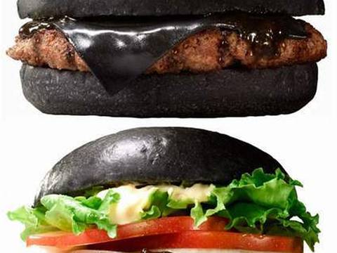 hamburguesa negra cubierta con la tinta de calamar