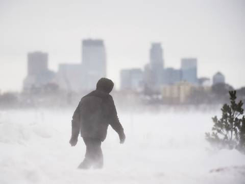 Miles de vuelos cancelados en Estados Unidos por la alerta de descomunal tormenta invernal