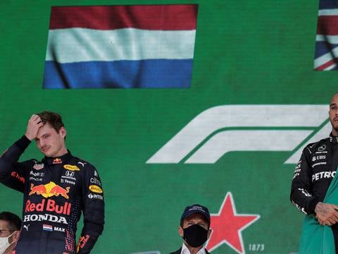 Mercedes pide que se vuelva a revisar incidente entre su corredor Lewis Hamilton y el piloto Verstappen, en Brasil