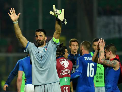 Italia derrota 2-0 a Albania en el partido 1.000 de Gianluigi Buffon