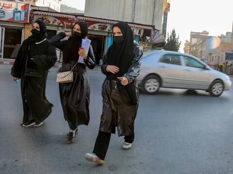 La ‘justificación’ de los talibanes para vetar a las mujeres a las universidades de Afganistán
