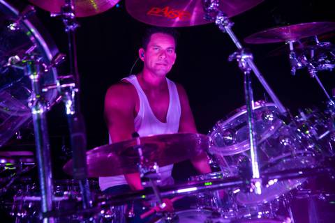 Billy Cueva, el baterista y ‘showman’ que quiere adueñarse del escenario y de sus aplausos