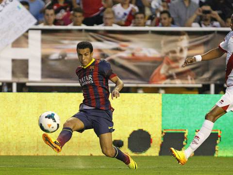 Pedro marca un triplete en la goleada del Barça al Rayo