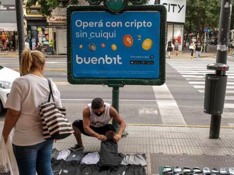 Cómo la crisis ha disparado el uso de criptomonedas en Argentina (y por qué muchos las prefieren al dólar)