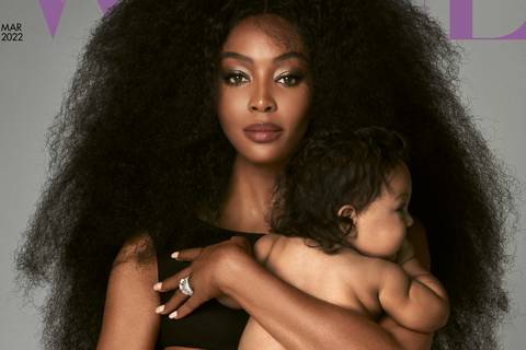 Naomi Campbell dice que su hija no es adoptada; posa con ella para ‘British Vogue’