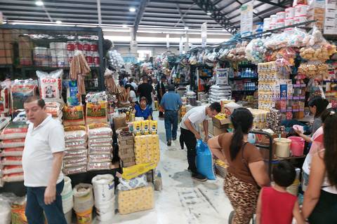 ‘No hay motivos para el incremento en productos de la canasta básica’: Intendencia de Policía ejecuta control en mercados de Guayaquil