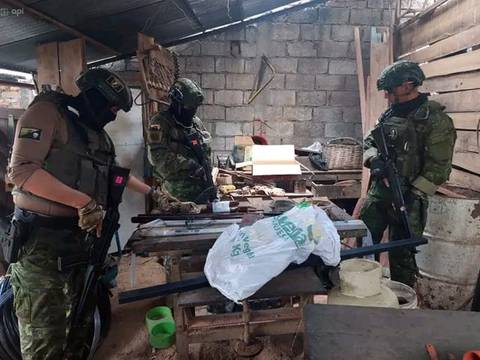 Militares localizan armería clandestina en Cuenca