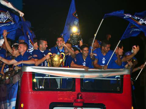 Emelec celebra título con triunfo 3-1 sobre Deportivo Quevedo