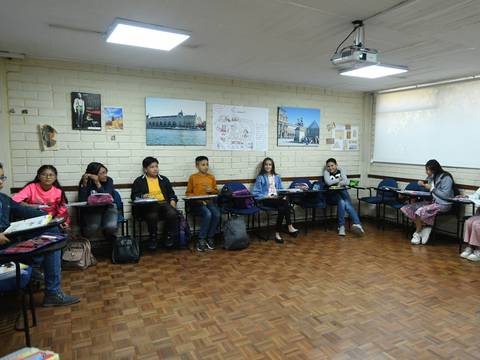 ‘Va a cambiar la vida de ellos y de sus demás generaciones’: diez estudiantes de Quito concursan por una beca académica en una institución privada
