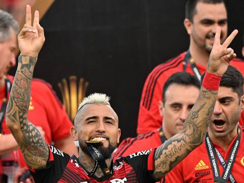 ¿Cuál fue la respuesta que le dio Roberto Carlos a Arturo Vidal sobre las provocaciones contra el Real Madrid tras ganar la Copa Libertadores?