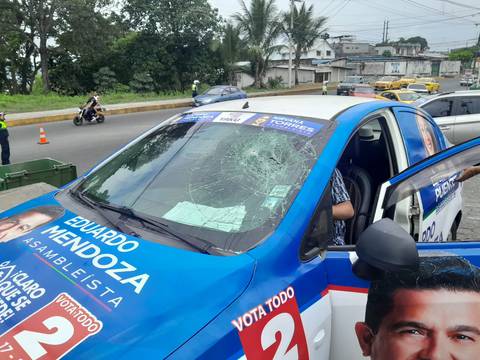 Atacan vehículo en el que se movilizaba candidata a asambleísta con su padre y un colaborador, en Quevedo