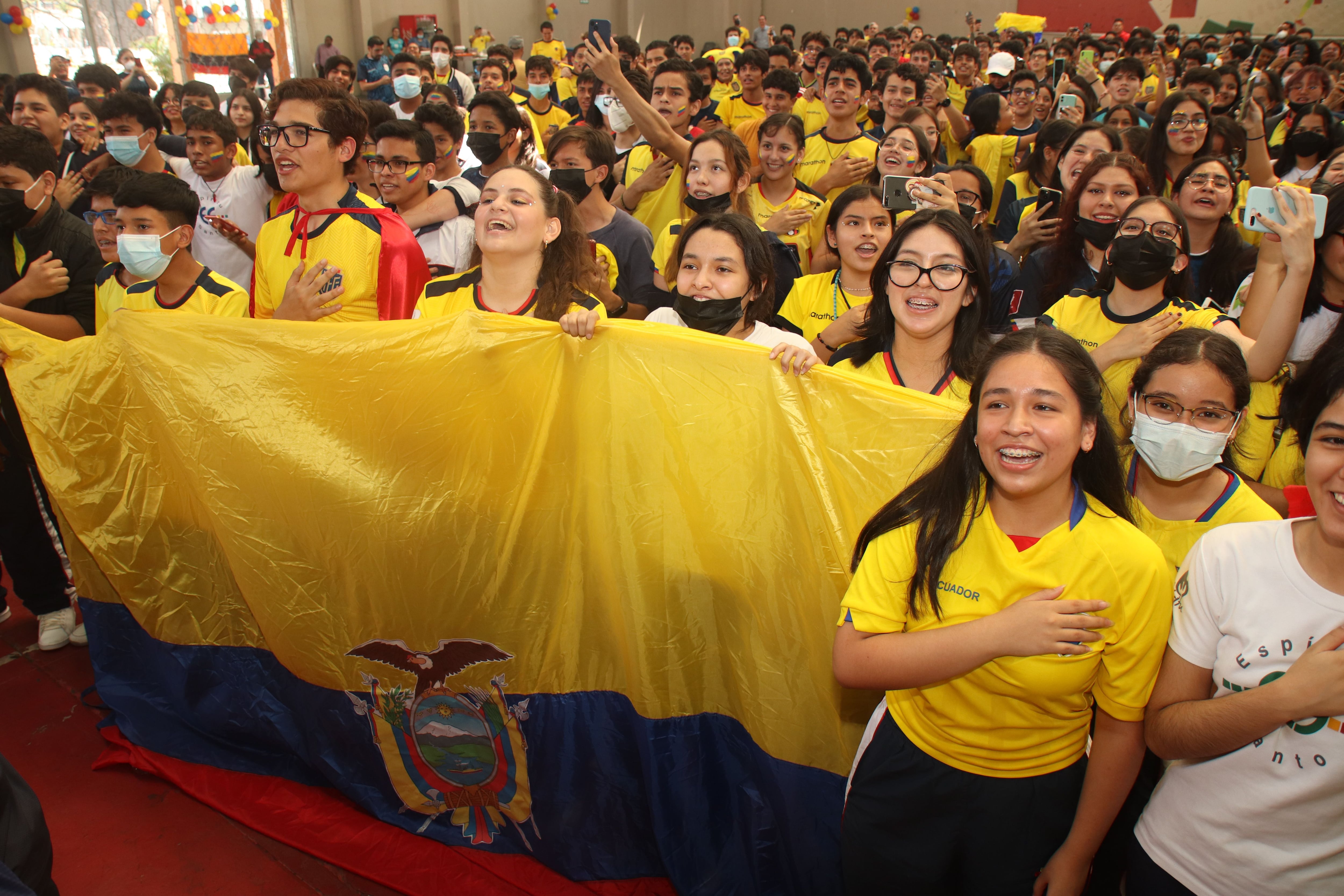 ‘No solo apoyamos a la Tricolor, somos la Tricolor’: en planteles y universidades de Guayaquil hubo trivias y concursos durante partido mundialista 
