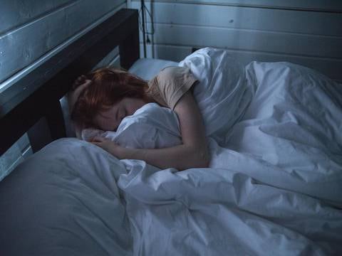 Cinco consejos para crear una rutina ideal para dormir: haz de tu habitación un “santuario” de sueño