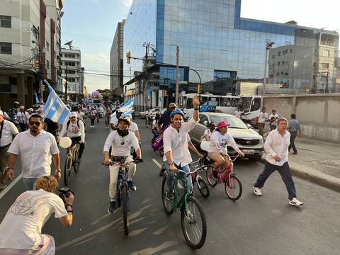 En bicicleta, Pedro Pablo Duart cerró su campaña con recorrido por el centro de Guayaquil