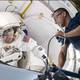 Dos astronautas realizaron primera caminata espacial del 2018