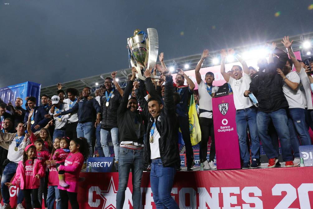 Independiente del Valle exhibe su trofeo de campeón de la LigaPro 2021 por Quito y Sangolquí | Campeonato Nacional | Deportes | El Universo