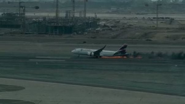 Video muestra choque de avión contra vehículo en aeropuerto de Lima, dos bomberos murieron