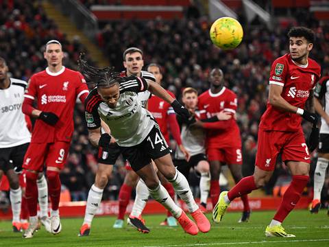Liverpool toma ligera ventaja ante Fulham en la semifinal de ida de Copa de la Liga inglesa