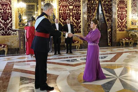 Wilma Andrade entrega sus cartas credenciales al rey Felipe VI