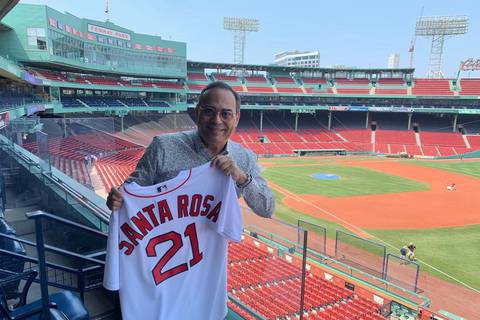 Salsero Gilberto Santa Rosa hará el lanzamiento de honor en el juego de los Toronto Blue Jays y Boston Red Sox  