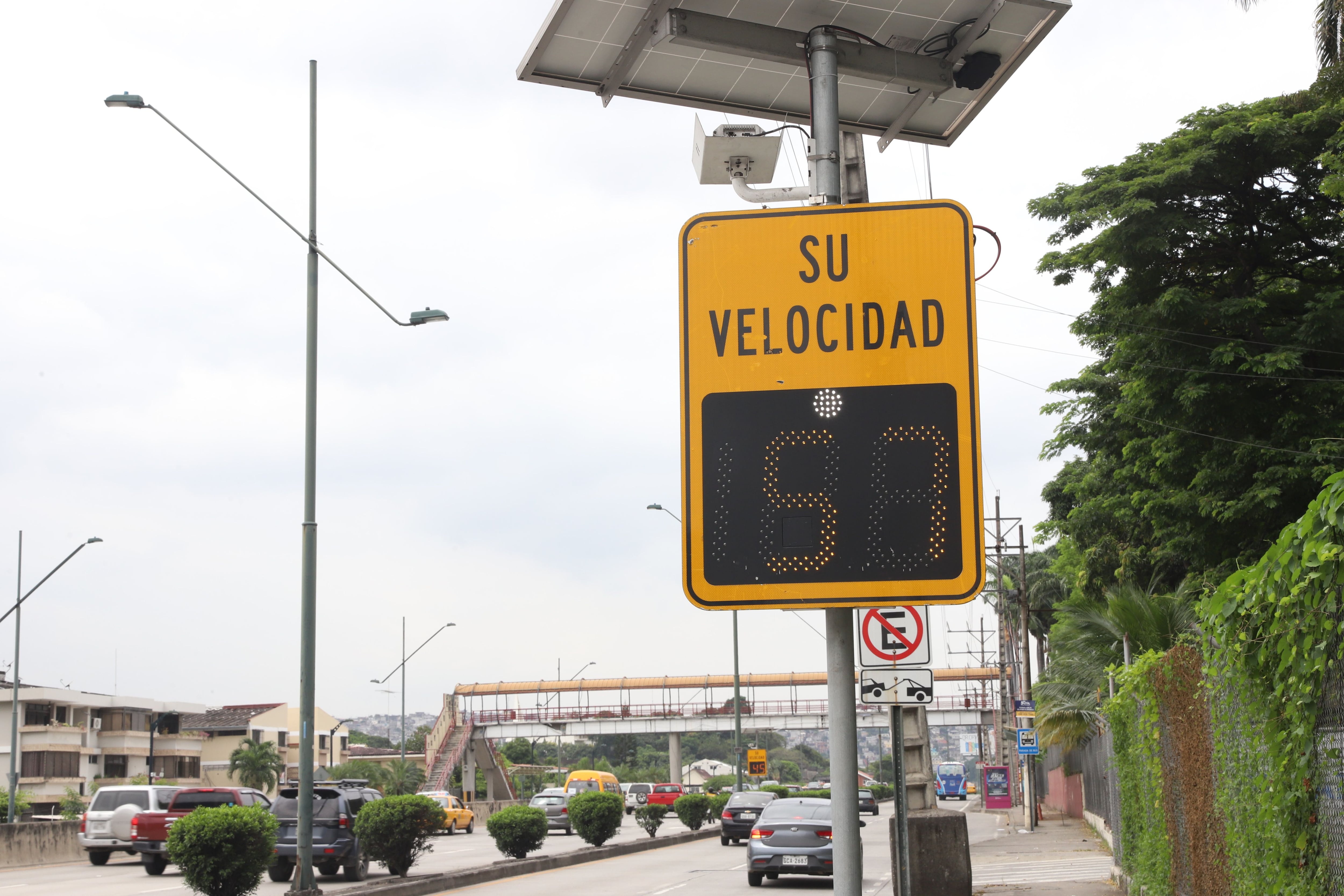 ‘Siento desconfianza en los fotorradares’, dicen conductores, mientras ATM, que recaudó con ellos 14 millones de dólares en multas por exceso de velocidad, asegura que funcionan bien 