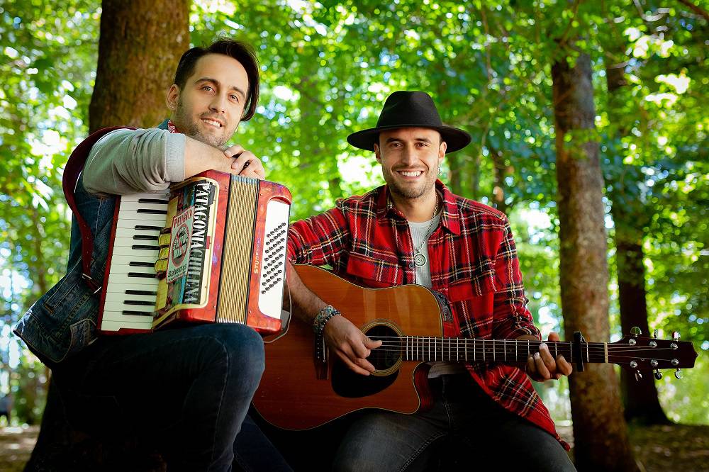 El pop cebolla, del dúo chileno Los Vasquez, llega a Ecuador | Música |  Entretenimiento | El Universo