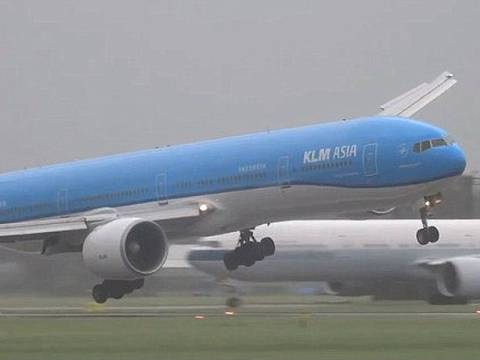 Un avión de KLM realiza peligroso aterrizaje en Amsterdam