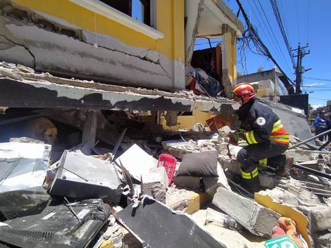Tras explosión en Cumbayá, Bomberos insisten en que se debe evitar cilindros de gas en mal estado y revisar válvulas e instalaciones