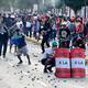 Siguen protestas y heridos en Perú mientras el Congreso intenta otra vez definir adelanto de elecciones