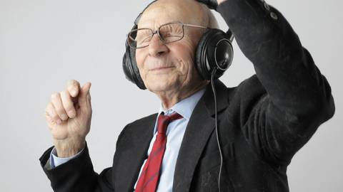 Escuchar música y leer ayudan a fortalecer la memoria y evitar el Alzhéimer