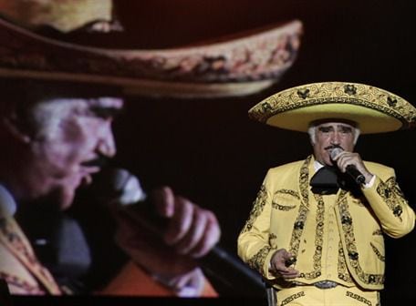 Vicente Fernández Jr. detalló cómo será el último adiós a su padre; los famosos se despidieron del ‘Charro’ en redes sociales