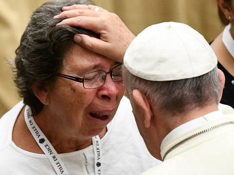 Papa Francisco recibió a familiares de víctimas del atentado de Niza