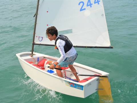 Stéfano Péndola, de Puerto Lucía Yacht Club, alcanza bicampeonato en Nacional de Optimist