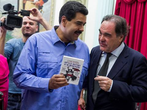Oliver Stone visita a Nicolás Maduro y recuerdan a Chávez