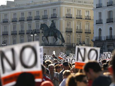 Miles de indignados celebran en España su segundo aniversario
