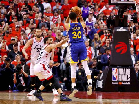 Los Warriors ganaron el quinto juego a los Raptors y siguen con vida en final de la NBA