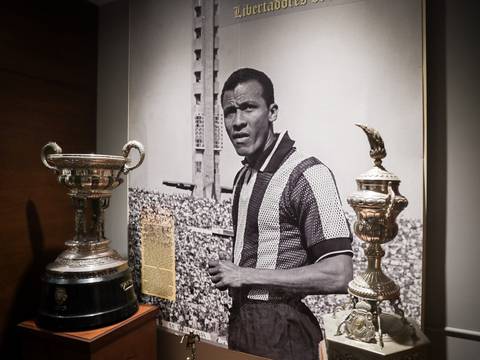 Peñarol de Uruguay rinde homenaje a su estrella: calle del estadio Campeón del Siglo llevará nombre del ecuatoriano Alberto Spencer Herrera