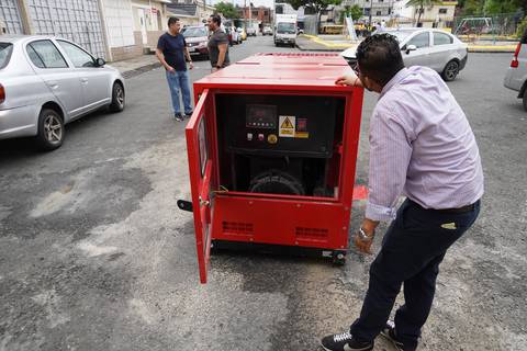 Generadores eléctricos, ventiladores y lámparas recargables se suman al inicio de clases en planteles de Guayaquil 