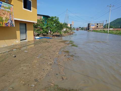 El agua es un recurso vital en disputa y sin una administración eficiente que vele por su uso igualitario y descontaminación en Ecuador