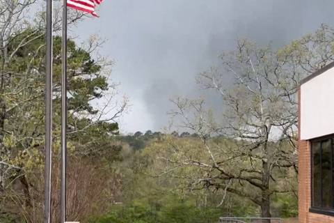 Emergencia en la capital de Arkansas por paso de devastador tornado