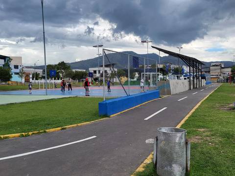 Iluminación y alarmas comunitarias ofreció Pabel Muñoz para la seguridad de Quito; especialistas sostienen que se requieren acciones complementarias