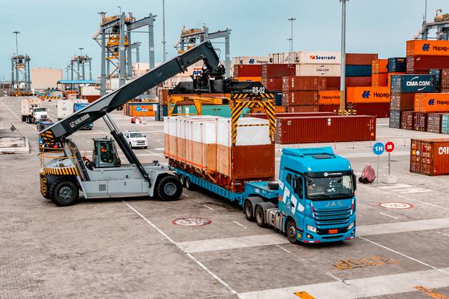 Con el acuerdo con China en marcha, la acumulación de carga en pocos puertos es un desafío que enfrenta Ecuador 