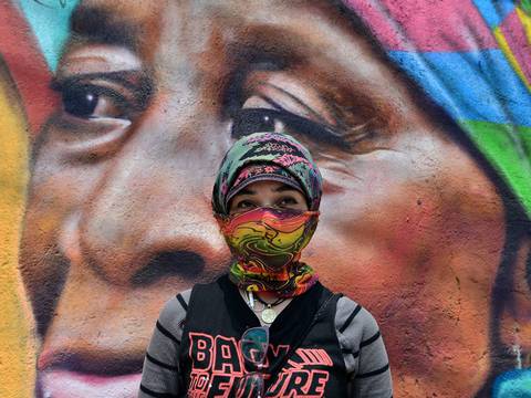 Muralistas buscan con su arte llevar paz a una violenta Honduras