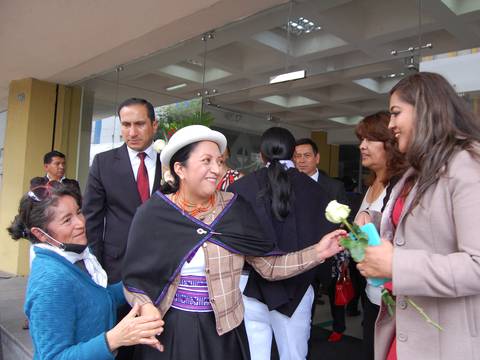 ‘Es un hecho histórico no solo para el cantón, sino para Ecuador”, dijo Diana Caiza, primera mujer indígena en asumir Alcaldía de Ambato