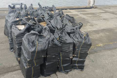 Armada incautó cerca de una tonelada de droga valorada en $ 10 millones en zona del norte de Esmeraldas