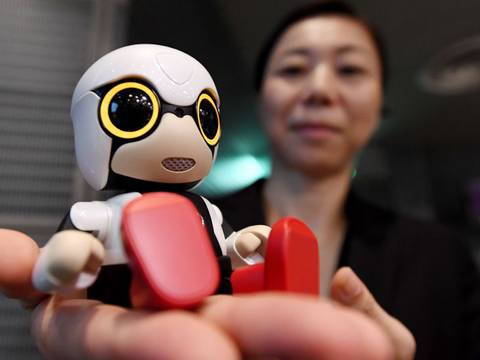 Toyota presenta robot que responde a las emociones humanas