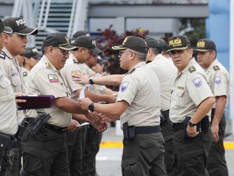 43 policías fueron condecorados por participación en operativos en Guayaquil
